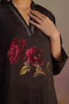 ROZA_Grey Habutai Silk Hand-drawn Rose V-neck Wallflower Motif Kurta With Pant _Online