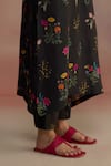 Buy_ROZA_Black Habutai Silk Embellished Floral V-neck Zaira Motif Phiran Kurta With Pant 