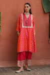 Buy_Begum_Peach Zari Silk Phiran Embellished Gota Patti V Neck Faris Kurta With Pant _at_Aza_Fashions