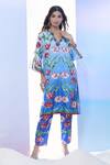 Pria Kataria Puri_Blue Silk Printed Tulip Wavy V-neck Shaded Kurta With Pant _Online_at_Aza_Fashions