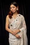 Buy_kriti bapna_White Viscose Organza Embroidery Floral V-neck Applique Saree With Blouse _Online_at_Aza_Fashions