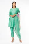 Buy_kriti bapna_Green Silk Chanderi Embroidery Floral Round Mirror Straight Kurta And Pant Set _at_Aza_Fashions