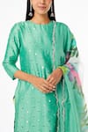 Buy_kriti bapna_Green Silk Chanderi Embroidery Floral Round Mirror Straight Kurta And Pant Set _Online_at_Aza_Fashions