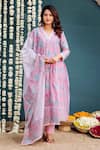 Buy_Missprint_Pink Kurta And Dupatta Chanderi Printed Thread V Neck Seraphinas Floral Set _at_Aza_Fashions