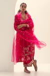 Buy_Svastih_Magenta Tunic Cotton Silk Embroidery Floral V Neck Mahira Kurta With Pant _at_Aza_Fashions