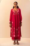 Shop_Svastih_Magenta Tunic Cotton Silk Embroidery Floral V Neck Mahira Kurta With Pant _at_Aza_Fashions