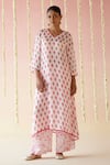 Buy_Nero India_Pink Cupro Satin Print Floral V Neck Butti Kurta With Pant _at_Aza_Fashions