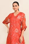 Buy_Archana Shah_Coral Print Flower Vine V Neck Kurta With Pant 