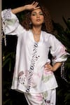 Buy_Sonam Parmar Jhawar_White Crepe Blend Blunt V Melody Tie-up Shirt And Pant Set 