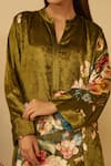 Buy_Rainas_Green Kurta And Pant Velvet Printed Vivid Vineyards Mandarin Set With Scarf 