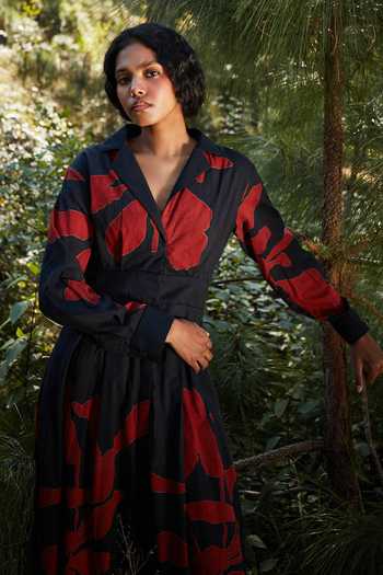 Kharakapas_Black Cotton Collared Bloom Print Midi Dress _Online_at_Aza_Fashions