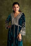 Label Sanya Gulati_Blue Silk Velvet Hand Embroidery Resham V Neck Kurta Set _Online