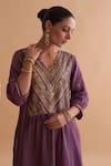 Shop_Vaaya_Purple Silk Tissue Chanderi Embroidery Sequin V Neck Yoke Kurta Pant Set 