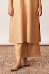 Shop_Vaaya_Gold Handwoven Silk Tissue Chanderi Solid V Neck Kurta Pant Set 