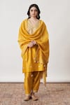 Buy_Vaaya_Yellow Pure Silk Chanderi Embroidery Bloom Buta V Neck Kurta And Salwar Set 