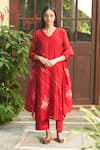 Buy_Vaayu_Red Muslin Cotton Embellishment Floral V Neck Thread Work Kurta Set _at_Aza_Fashions