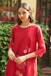 Buy_Vaayu_Red Muslin Cotton Embellished Bloom Round Applique Asymmetric Kurta With Pant _Online_at_Aza_Fashions