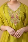 Buy_Samyukta Singhania_Green Silk, Organza Embroidery, Lace V-neck Paisley Thread Kurta And Pant Set 