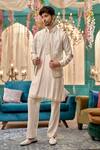 Buy_Kora By Nilesh Mitesh_Off White Prabal Embroidered Bundi Mirror Abstract Set _at_Aza_Fashions