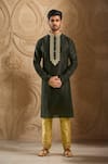Buy_Samyukta Singhania_Black Kurta Polyester Silk Embroidery Wavy Floral Set _at_Aza_Fashions