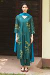 Vaayu_Green Giza Silk Embroidered Floral Applique V Neck Kurta Pant Set _Online_at_Aza_Fashions