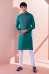 Buy_Aariyana Couture_Green Embroidered Ethnic Placket Straight Kurta _at_Aza_Fashions