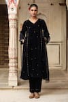 Buy_Trendy tokari_Blue Velvet Embroidered Dabka V Neck Navy Kurta Set _at_Aza_Fashions
