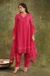 Trendy tokari_Magenta Dupatta Organza Hand Embroidered Abstract V Neck Kurta Set _at_Aza_Fashions