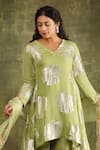 Trendy tokari_Green Kurta Silk Chanderi Floral V Neck Asymmetric Pant Set _at_Aza_Fashions