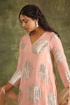 Buy_Trendy tokari_Peach Silk, Chanderi Embroidery V-neck Floral Asymmetric Kurta Set _Online_at_Aza_Fashions