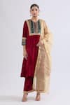 Buy_Naintara Bajaj_Maroon Velvet, Net Embroidery, Zari Collared Geometric Kurta Set 