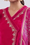 Naintara Bajaj_Pink Velvet Embroidery V-neck Floral Angarkha Set _at_Aza_Fashions