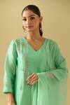Samyukta Singhania_Green Chanderi Embroidery V-neck Floral Thread Kurta Set_at_Aza_Fashions