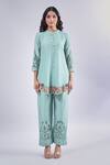 Buy_Samyukta Singhania_Green Cotton, Silk Embroidery Mandarin Collar Thread Flower Kurta And Pant Set
