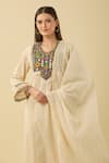 Buy_Ekavira_Ivory Embroidery Mirror Round A-line Kurta Set 