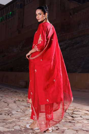 Shop_Vinita Bhansali_Red , Organza Sequins, Embroidery, Zari Round Neck Mehroz Kurta Set _at_Aza_Fashions