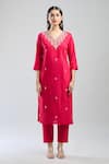 Buy_Samyukta Singhania_Red Viscose, Chanderi, Nylon Embroidery V-neck Hand Kurta Set 