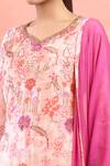 Naintara Bajaj_Peach Georgette Embroidery Round Neck Floral Digital Print Kurta Set _at_Aza_Fashions