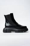 Kavith_Black Rounded Toe Chunky Sole Boots _Online_at_Aza_Fashions