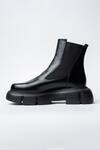 Buy_Kavith_Black Rounded Toe Chunky Sole Boots _Online_at_Aza_Fashions