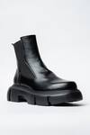 Buy_Kavith_Black Rounded Toe Chunky Sole Boots _at_Aza_Fashions