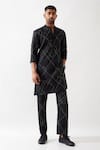 Buy_Son of A Noble Snob_Black Linen Printed Kurta Set _Online_at_Aza_Fashions