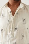 Buy_Son of A Noble Snob_Ivory Linen Slate Stamp Kurta Set _Online_at_Aza_Fashions