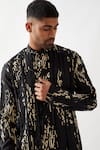 Son of A Noble Snob_Black Linen Slim Fit Printed Kurta _Online_at_Aza_Fashions