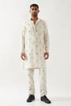 Buy_Son of A Noble Snob_Ivory Linen Slate Stamp Kurta _at_Aza_Fashions