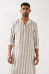 Son of A Noble Snob_Ivory Linen Printed Slim Fit Kurta _Online_at_Aza_Fashions