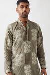 Buy_Son of A Noble Snob_Olive Green Linen Slim Fit Printed Kurta 