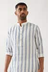 Son of A Noble Snob_White Linen Blake Catkin Printed Slim Fit Kurta _at_Aza_Fashions
