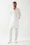 Son of A Noble Snob_White Linen Slim Fit Printed Kurta _at_Aza_Fashions