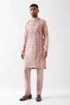 Son of A Noble Snob_Pink Linen Slim Fit Printed Kurta _Online_at_Aza_Fashions